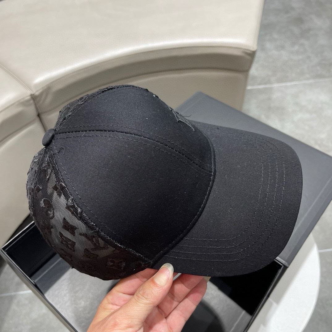 Louis Vuitton Caps